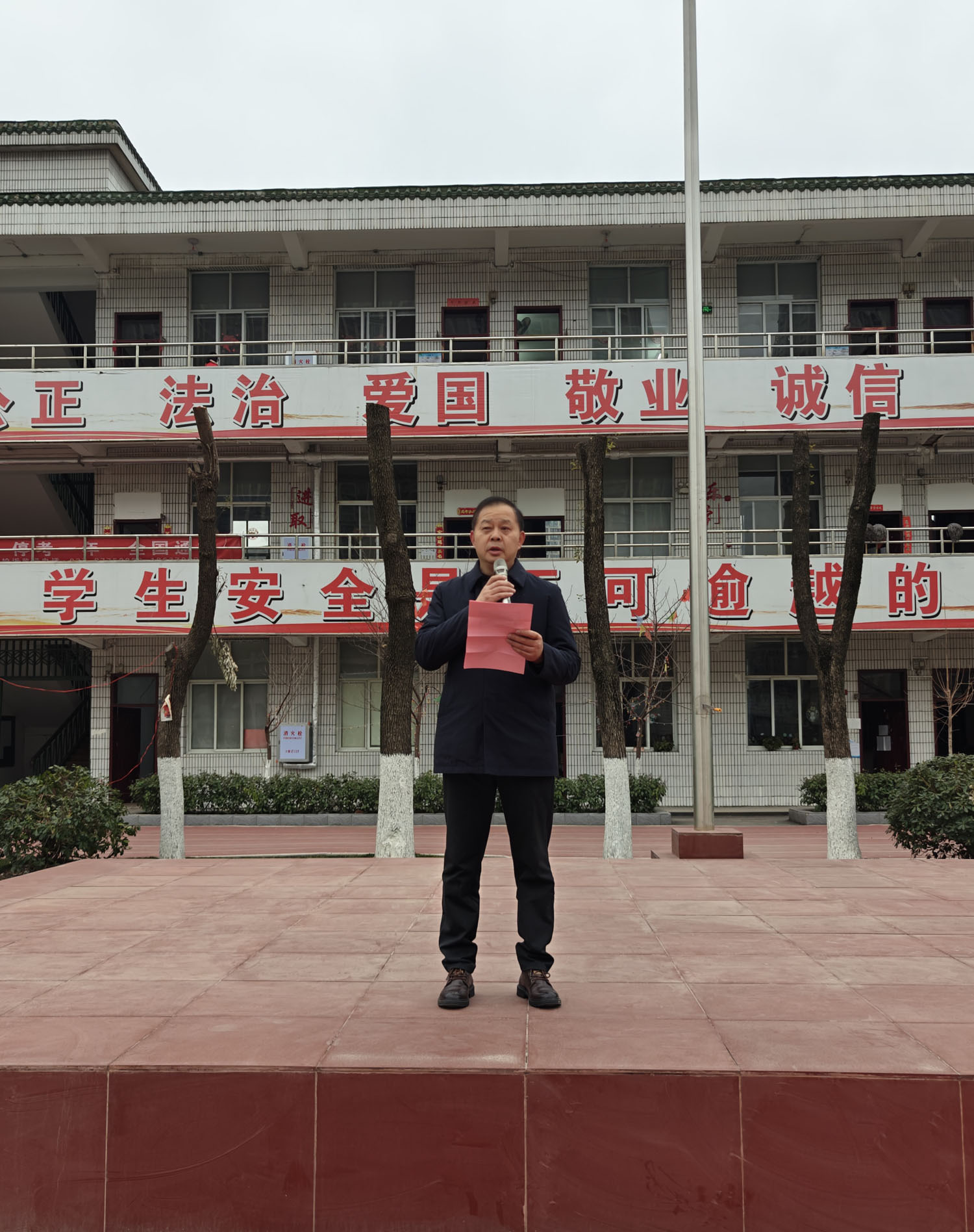 万校长讲话1.jpg