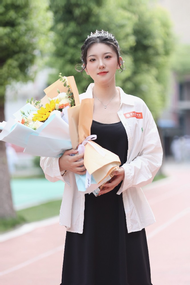 杨晶