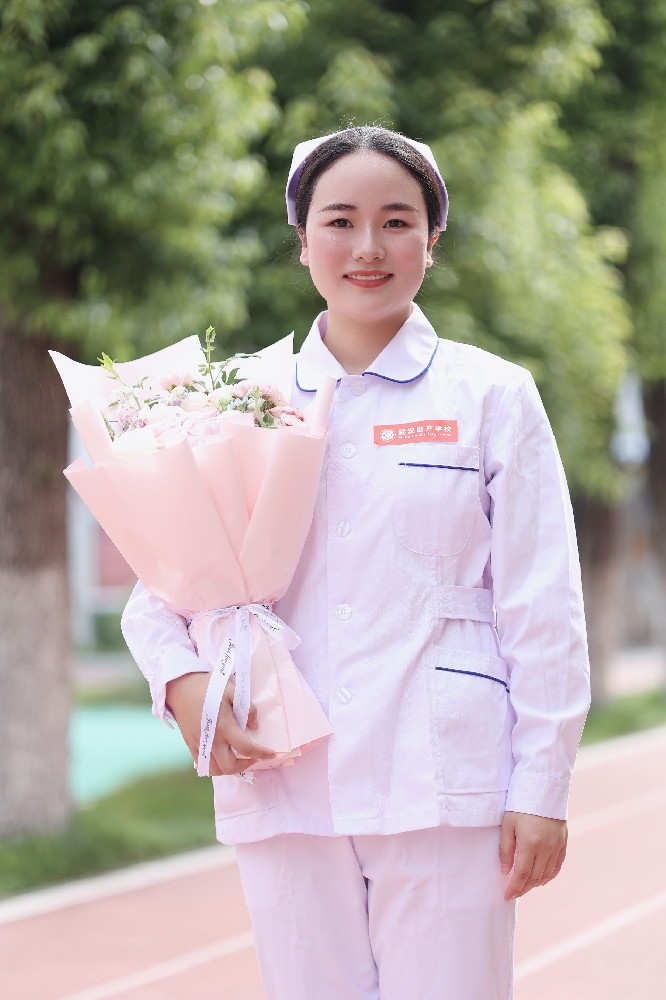 何玲菲