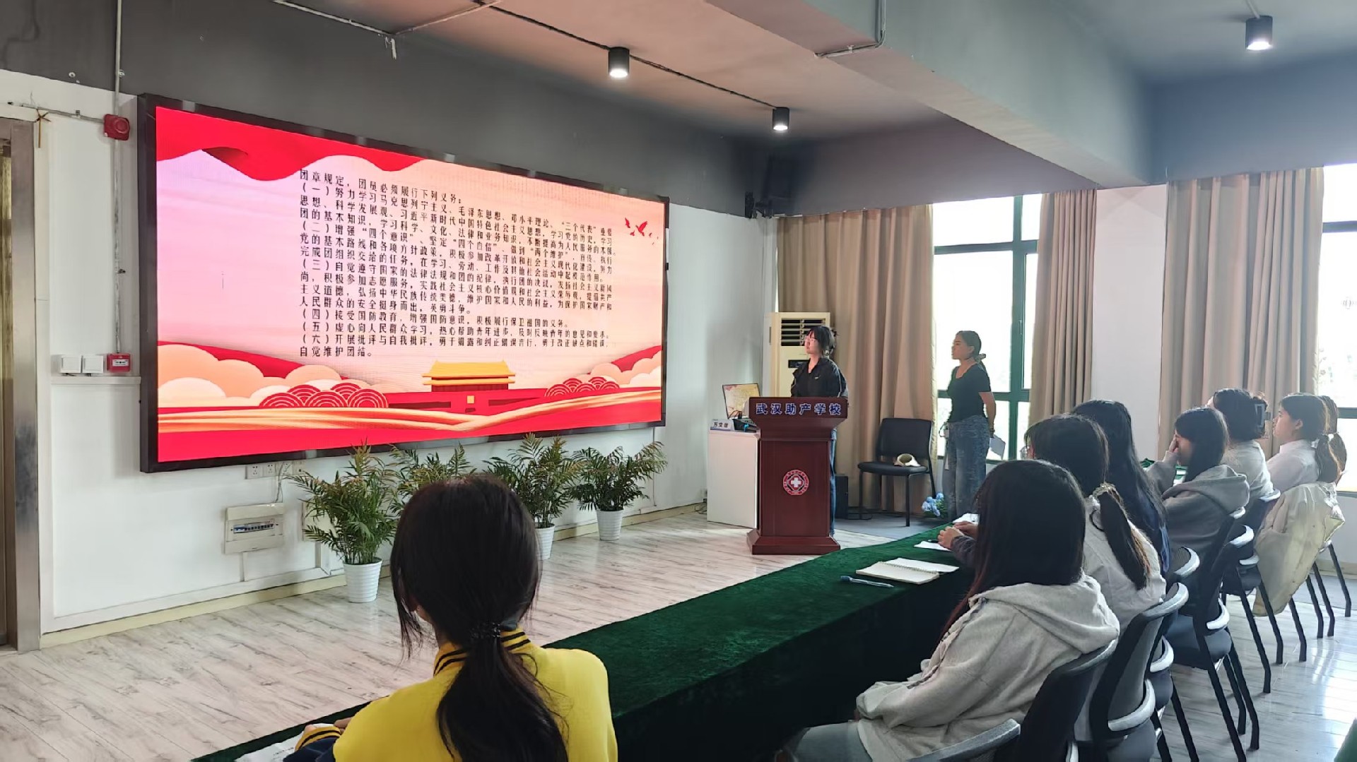 学习《团章》中团员的权利与义务.jpg